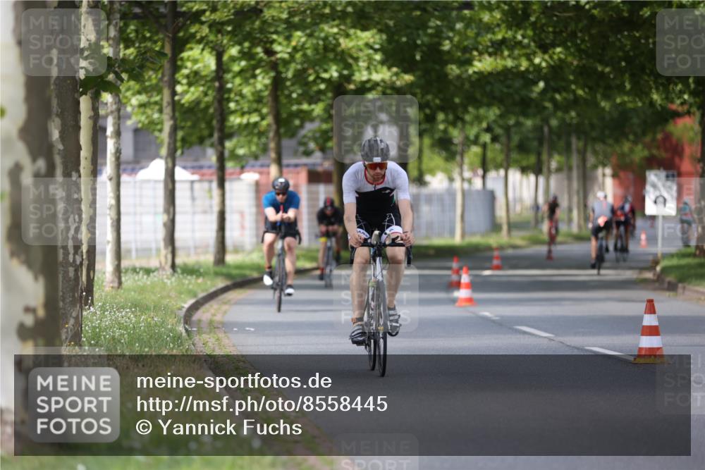 10.08.2025 - GEWOBA Citytriathlon Bremen Yannick Fuchs http://msf.ph/oto/8558445 10.08.2025 12:32:23 Radfahren 551, 641, 643, 648, 682, 735, 776, 840, 959 meine-sportfotos.de