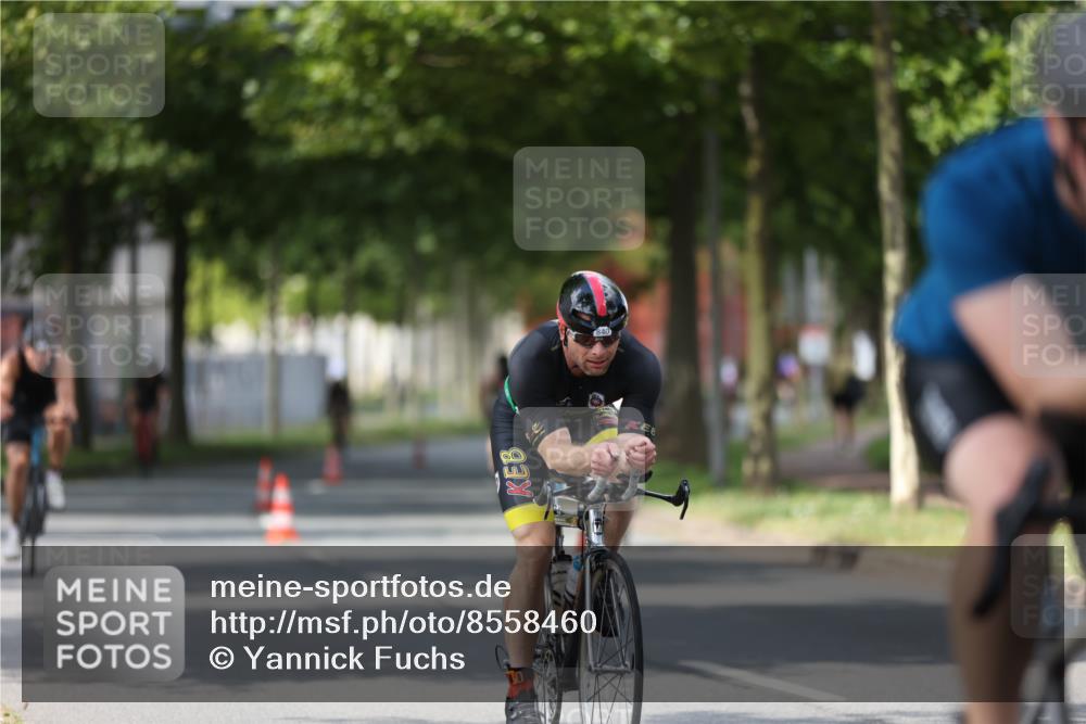 10.08.2025 - GEWOBA Citytriathlon Bremen Yannick Fuchs http://msf.ph/oto/8558460 10.08.2025 12:32:26 Radfahren 551, 641, 643, 648, 682, 735, 776, 840, 959 meine-sportfotos.de