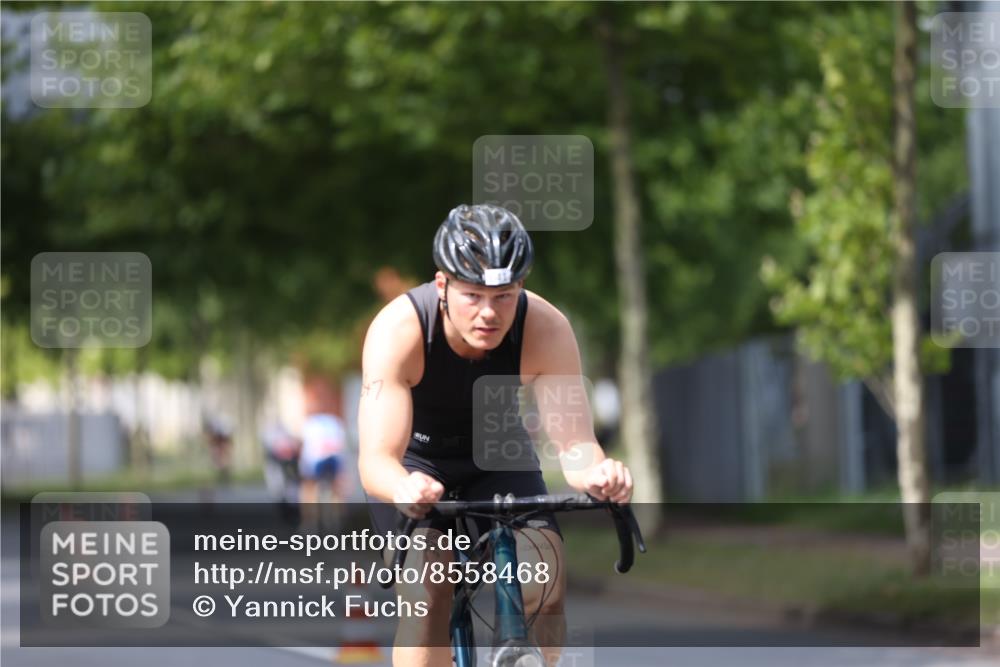 10.08.2025 - GEWOBA Citytriathlon Bremen Yannick Fuchs http://msf.ph/oto/8558468 10.08.2025 12:32:29 Radfahren 551, 641, 643, 648, 735, 776, 840, 959, 1017 meine-sportfotos.de