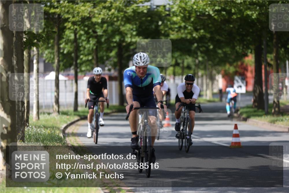 10.08.2025 - GEWOBA Citytriathlon Bremen Yannick Fuchs http://msf.ph/oto/8558516 10.08.2025 12:32:54 Radfahren 566, 604, 626, 664, 681, 715, 852, 1010, 1016 meine-sportfotos.de