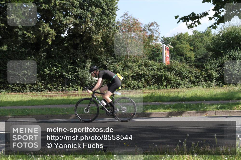 10.08.2025 - GEWOBA Citytriathlon Bremen Yannick Fuchs http://msf.ph/oto/8558544 10.08.2025 10:32:25 Radfahren 354, 406, 408, 426, 432, 473, 502, 508 meine-sportfotos.de