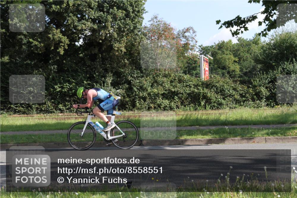 10.08.2025 - GEWOBA Citytriathlon Bremen Yannick Fuchs http://msf.ph/oto/8558551 10.08.2025 10:32:26 Radfahren 354, 406, 408, 426, 432, 473, 502, 508 meine-sportfotos.de