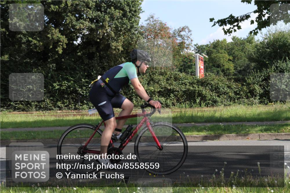 10.08.2025 - GEWOBA Citytriathlon Bremen Yannick Fuchs http://msf.ph/oto/8558559 10.08.2025 10:32:29 Radfahren 349, 354, 406, 408, 426, 432, 473, 483, 502 meine-sportfotos.de
