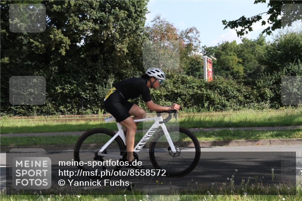 10.08.2025 - GEWOBA Citytriathlon Bremen Yannick Fuchs http://msf.ph/oto/8558572 10.08.2025 10:32:34 Radfahren 349, 354, 406, 408, 426, 432, 473, 483, 502 meine-sportfotos.de