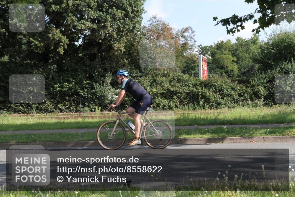 10.08.2025 - GEWOBA Citytriathlon Bremen Yannick Fuchs http://msf.ph/oto/8558622 10.08.2025 10:32:57 Radfahren 355, 371, 384, 390, 430 meine-sportfotos.de