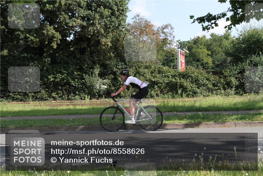10.08.2025 - GEWOBA Citytriathlon Bremen Yannick Fuchs http://msf.ph/oto/8558626 10.08.2025 10:32:59 Radfahren 355, 371, 384, 390, 430 meine-sportfotos.de