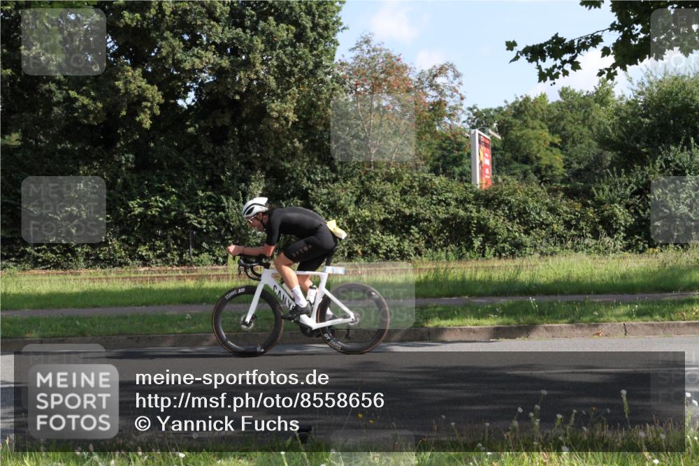 10.08.2025 - GEWOBA Citytriathlon Bremen Yannick Fuchs http://msf.ph/oto/8558656 10.08.2025 10:33:11 Radfahren 105, 355, 389, 390, 420, 421, 430, 448 meine-sportfotos.de