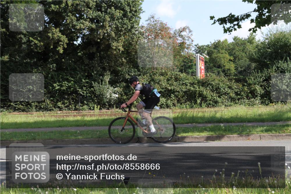 10.08.2025 - GEWOBA Citytriathlon Bremen Yannick Fuchs http://msf.ph/oto/8558666 10.08.2025 10:33:14 Radfahren 105, 389, 390, 396, 420, 421, 430, 448 meine-sportfotos.de