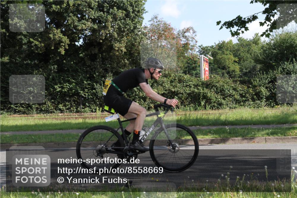 10.08.2025 - GEWOBA Citytriathlon Bremen Yannick Fuchs http://msf.ph/oto/8558669 10.08.2025 10:33:16 Radfahren 105, 389, 396, 420, 421, 430, 448, 479 meine-sportfotos.de