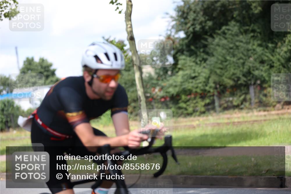 10.08.2025 - GEWOBA Citytriathlon Bremen Yannick Fuchs http://msf.ph/oto/8558676 10.08.2025 12:34:02 Radfahren 560, 635, 637, 741, 768, 822, 858, 867 meine-sportfotos.de