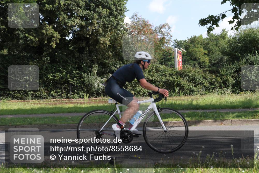 10.08.2025 - GEWOBA Citytriathlon Bremen Yannick Fuchs http://msf.ph/oto/8558684 10.08.2025 10:33:30 Radfahren 105, 127, 350, 396, 421, 428, 479 meine-sportfotos.de