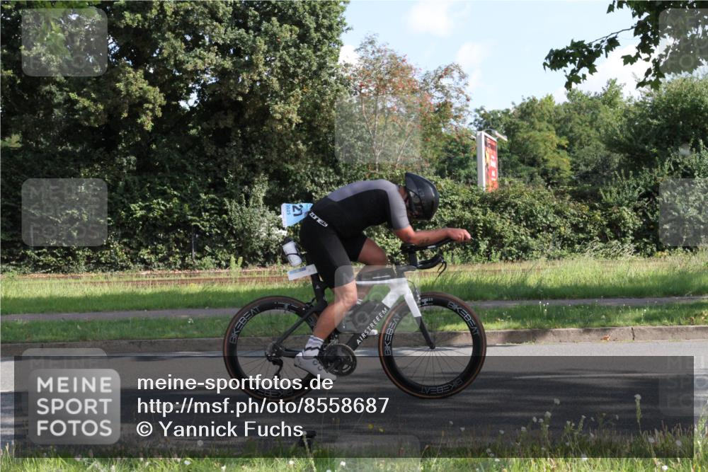10.08.2025 - GEWOBA Citytriathlon Bremen Yannick Fuchs http://msf.ph/oto/8558687 10.08.2025 10:33:31 Radfahren 105, 127, 350, 396, 421, 428, 479, 504 meine-sportfotos.de