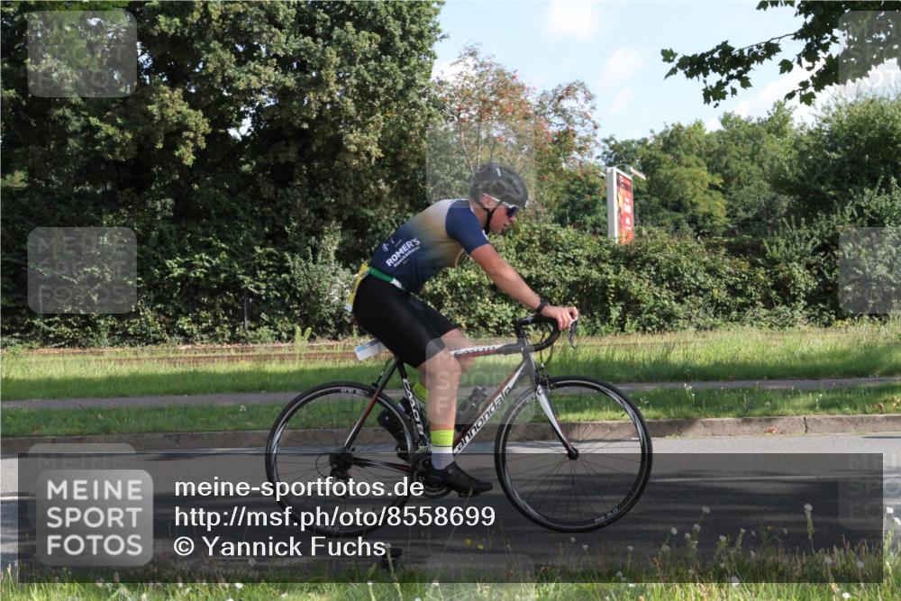 10.08.2025 - GEWOBA Citytriathlon Bremen Yannick Fuchs http://msf.ph/oto/8558699 10.08.2025 10:33:41 Radfahren 81, 127, 151, 245, 350, 394, 400, 428, 479, 491, 504 meine-sportfotos.de