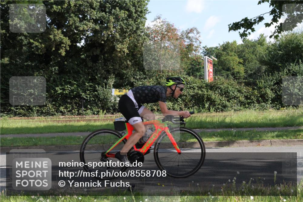 10.08.2025 - GEWOBA Citytriathlon Bremen Yannick Fuchs http://msf.ph/oto/8558708 10.08.2025 10:33:45 Radfahren 81, 127, 151, 161, 245, 350, 394, 400, 428, 451, 491, 504 meine-sportfotos.de