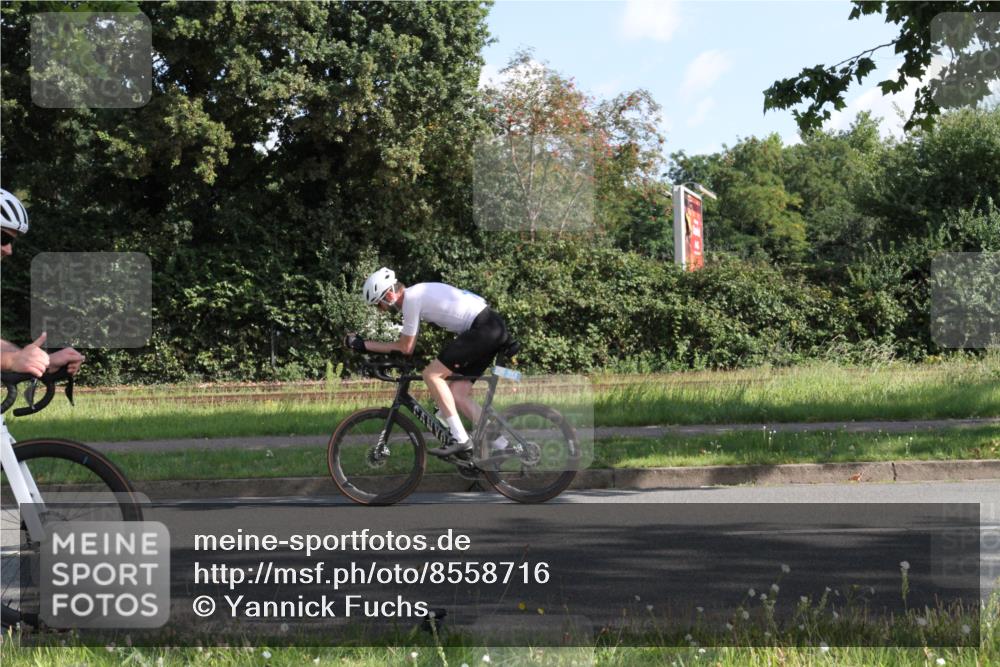 10.08.2025 - GEWOBA Citytriathlon Bremen Yannick Fuchs http://msf.ph/oto/8558716 10.08.2025 10:33:47 Radfahren 81, 97, 151, 161, 245, 350, 394, 400, 427, 428, 451, 491, 504, 512 meine-sportfotos.de
