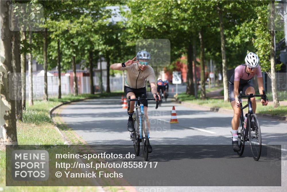 10.08.2025 - GEWOBA Citytriathlon Bremen Yannick Fuchs http://msf.ph/oto/8558717 10.08.2025 12:34:27 Radfahren 553, 584, 686, 822, 834, 891, 912, 914, 1027, 1037 meine-sportfotos.de