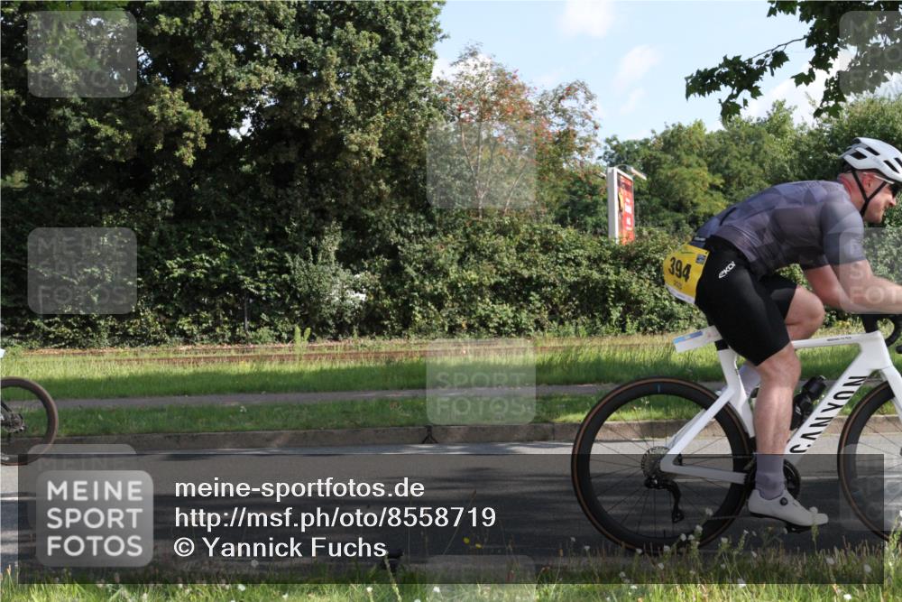 10.08.2025 - GEWOBA Citytriathlon Bremen Yannick Fuchs http://msf.ph/oto/8558719 10.08.2025 10:33:48 Radfahren 81, 97, 151, 161, 245, 350, 394, 400, 427, 428, 451, 491, 504, 512 meine-sportfotos.de