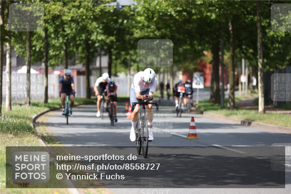 10.08.2025 - GEWOBA Citytriathlon Bremen Yannick Fuchs http://msf.ph/oto/8558727 10.08.2025 12:34:33 Radfahren 553, 584, 686, 736, 826, 841, 891, 912, 914, 1027, 1037 meine-sportfotos.de