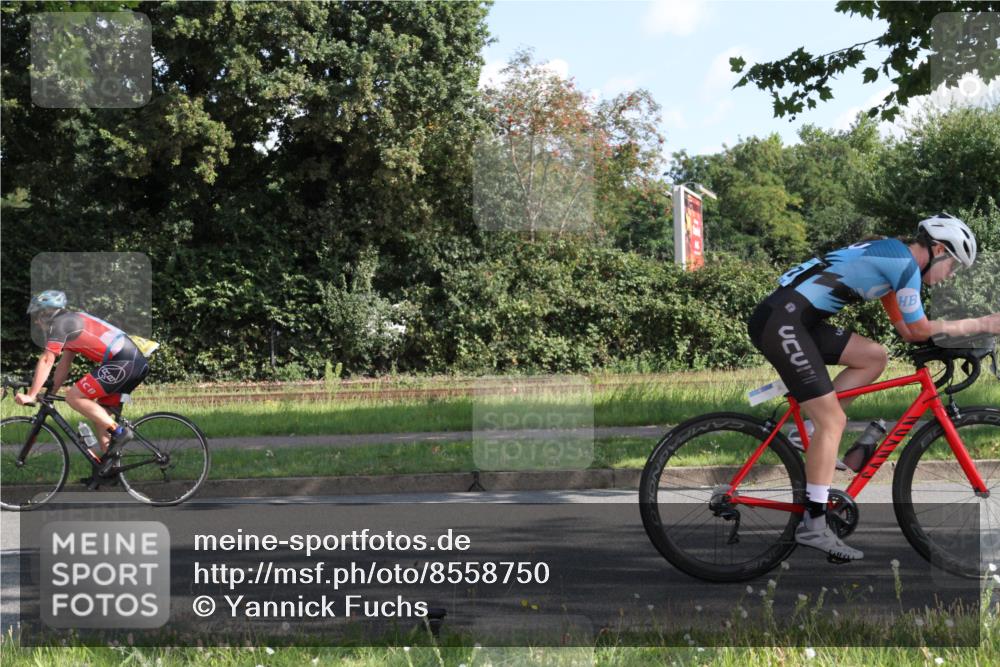 10.08.2025 - GEWOBA Citytriathlon Bremen Yannick Fuchs http://msf.ph/oto/8558750 10.08.2025 10:33:57 Radfahren 81, 97, 151, 161, 239, 245, 394, 400, 409, 419, 427, 451, 491, 512 meine-sportfotos.de