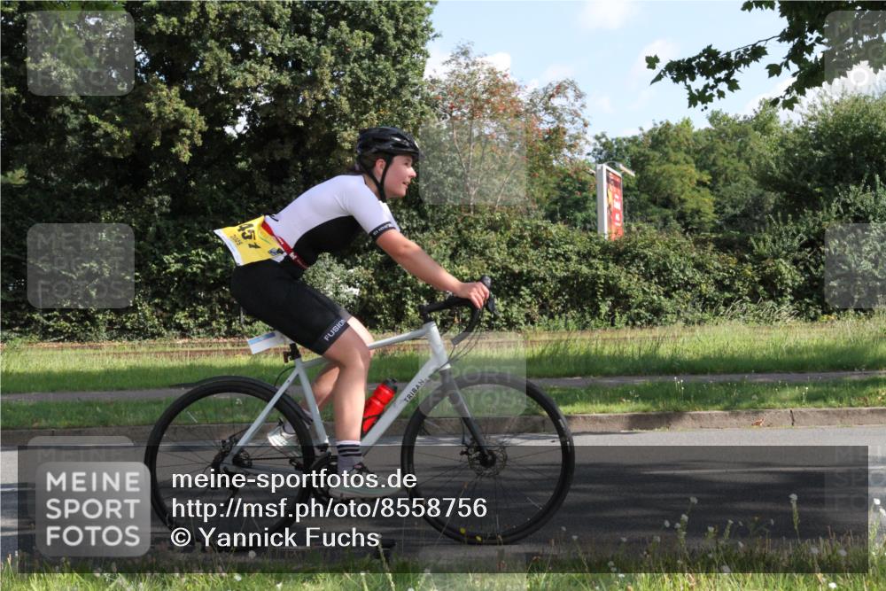 10.08.2025 - GEWOBA Citytriathlon Bremen Yannick Fuchs http://msf.ph/oto/8558756 10.08.2025 10:34:01 Radfahren 81, 97, 151, 161, 239, 245, 394, 400, 409, 419, 427, 451, 491, 512 meine-sportfotos.de