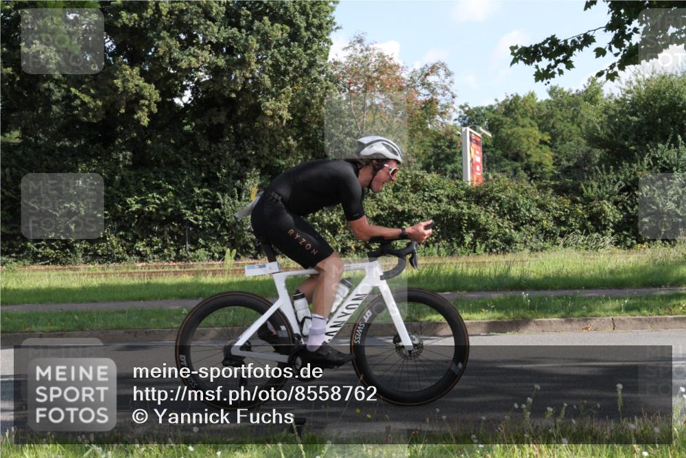 10.08.2025 - GEWOBA Citytriathlon Bremen Yannick Fuchs http://msf.ph/oto/8558762 10.08.2025 10:34:03 Radfahren 81, 97, 151, 161, 239, 245, 400, 409, 419, 427, 451, 512 meine-sportfotos.de