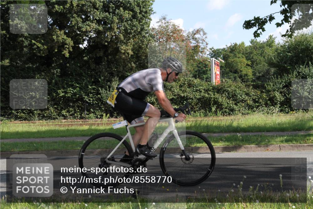 10.08.2025 - GEWOBA Citytriathlon Bremen Yannick Fuchs http://msf.ph/oto/8558770 10.08.2025 10:34:04 Radfahren 81, 97, 151, 161, 239, 245, 400, 409, 419, 427, 451, 512 meine-sportfotos.de