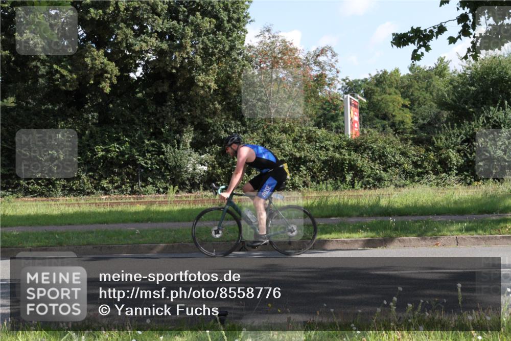 10.08.2025 - GEWOBA Citytriathlon Bremen Yannick Fuchs http://msf.ph/oto/8558776 10.08.2025 10:34:06 Radfahren 97, 151, 161, 239, 245, 409, 419, 427, 451, 512 meine-sportfotos.de