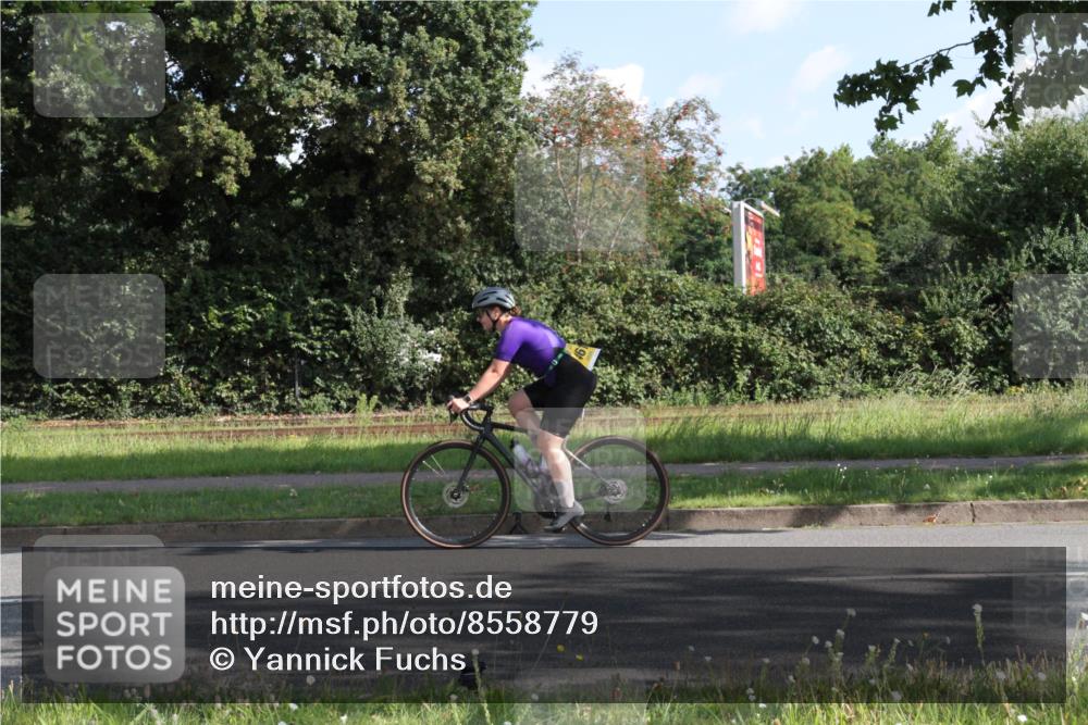 10.08.2025 - GEWOBA Citytriathlon Bremen Yannick Fuchs http://msf.ph/oto/8558779 10.08.2025 10:34:07 Radfahren 97, 161, 239, 409, 419, 427, 451, 512 meine-sportfotos.de