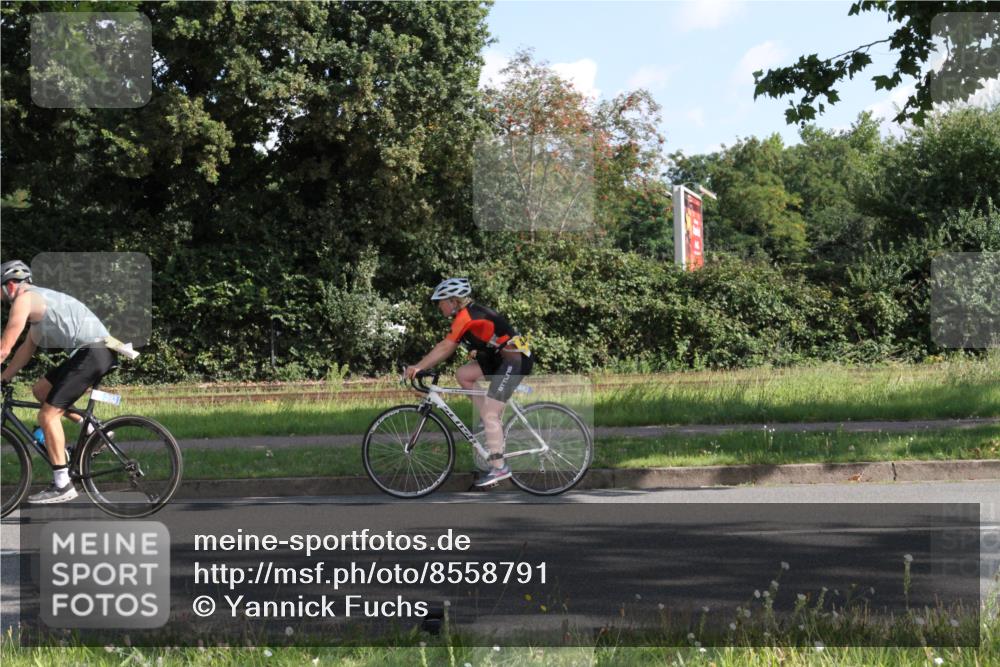 10.08.2025 - GEWOBA Citytriathlon Bremen Yannick Fuchs http://msf.ph/oto/8558791 10.08.2025 10:34:09 Radfahren 97, 161, 239, 409, 419, 427, 451, 512 meine-sportfotos.de