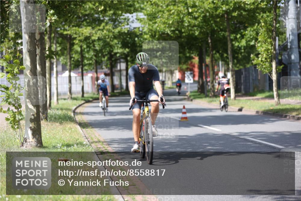 10.08.2025 - GEWOBA Citytriathlon Bremen Yannick Fuchs http://msf.ph/oto/8558817 10.08.2025 12:35:10 Radfahren 558, 579, 680, 707, 855, 902, 915, 956, 973, 977, 1035, 1039 meine-sportfotos.de