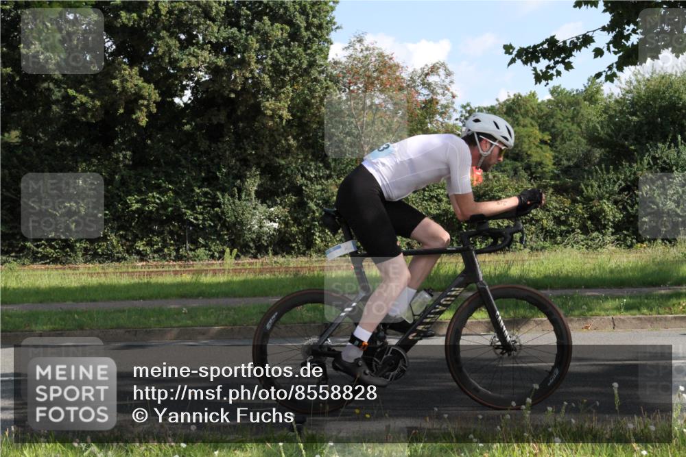 10.08.2025 - GEWOBA Citytriathlon Bremen Yannick Fuchs http://msf.ph/oto/8558828 10.08.2025 10:34:33 Radfahren 213, 358, 442, 456, 500 meine-sportfotos.de