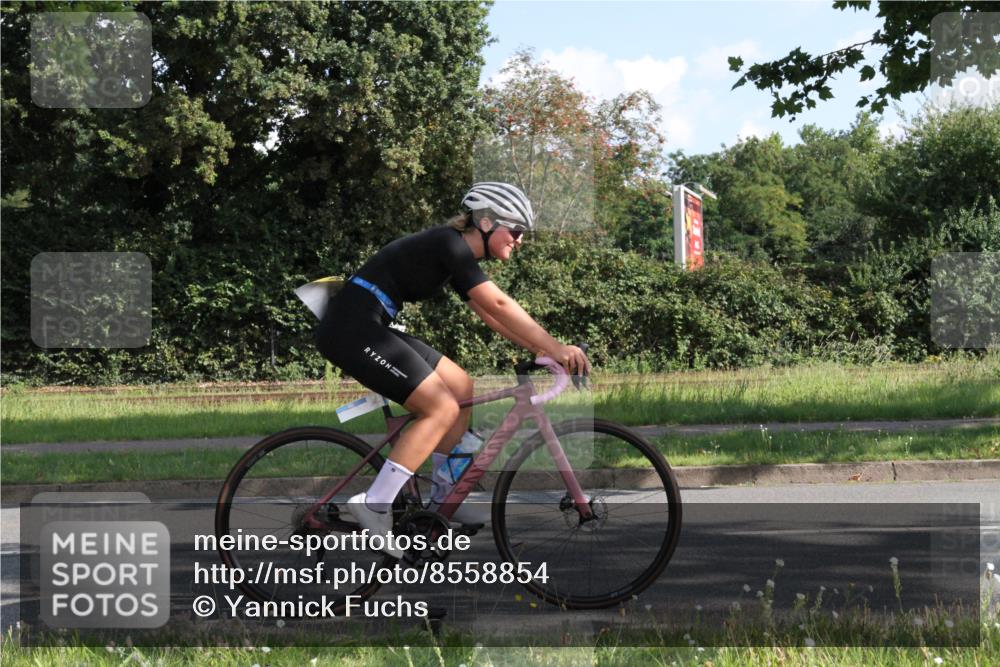 10.08.2025 - GEWOBA Citytriathlon Bremen Yannick Fuchs http://msf.ph/oto/8558854 10.08.2025 10:34:45 Radfahren 21, 129, 147, 213, 358, 413, 442, 500 meine-sportfotos.de