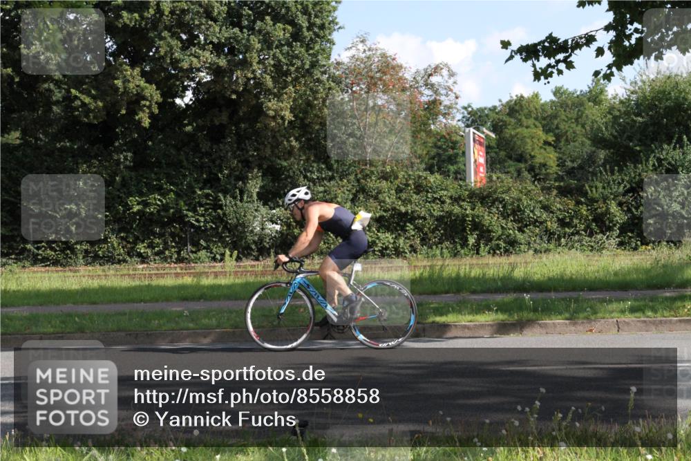 10.08.2025 - GEWOBA Citytriathlon Bremen Yannick Fuchs http://msf.ph/oto/8558858 10.08.2025 10:34:46 Radfahren 21, 129, 147, 213, 358, 413, 442, 500 meine-sportfotos.de
