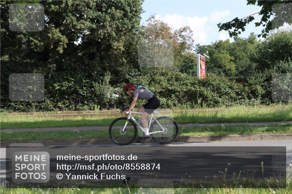 10.08.2025 - GEWOBA Citytriathlon Bremen Yannick Fuchs http://msf.ph/oto/8558874 10.08.2025 10:34:55 Radfahren 21, 129, 147, 181, 241, 379, 393, 404, 413, 442, 461 meine-sportfotos.de