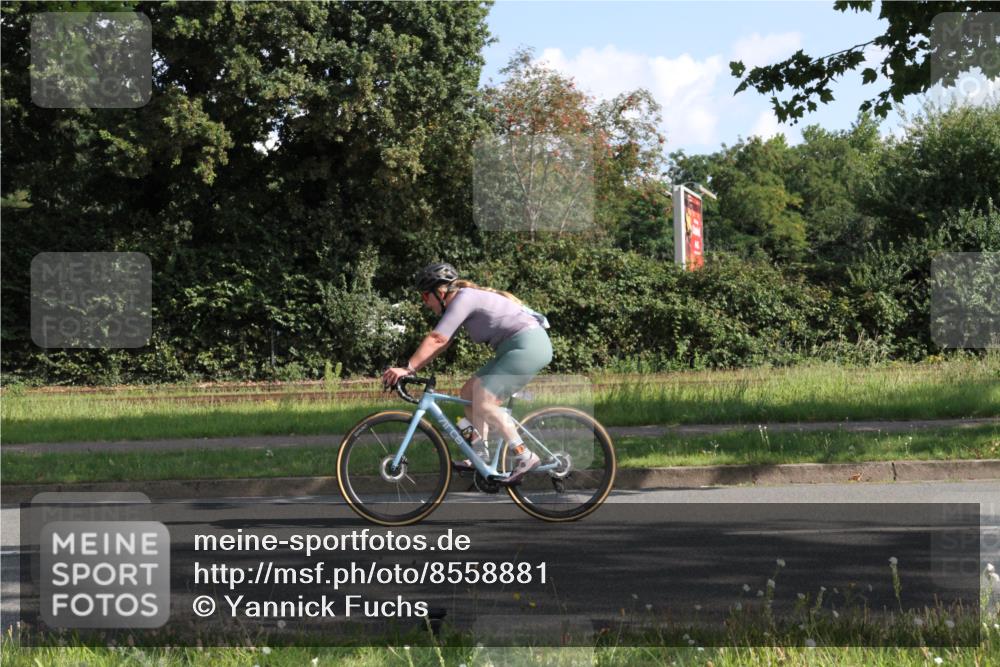 10.08.2025 - GEWOBA Citytriathlon Bremen Yannick Fuchs http://msf.ph/oto/8558881 10.08.2025 10:35:00 Radfahren 21, 129, 147, 181, 241, 379, 393, 404, 413, 445, 461 meine-sportfotos.de