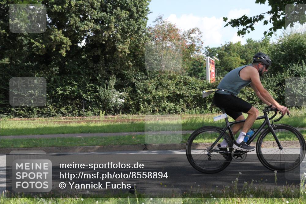 10.08.2025 - GEWOBA Citytriathlon Bremen Yannick Fuchs http://msf.ph/oto/8558894 10.08.2025 10:35:05 Radfahren 29, 147, 181, 241, 379, 382, 393, 404, 413, 444, 445, 461 meine-sportfotos.de