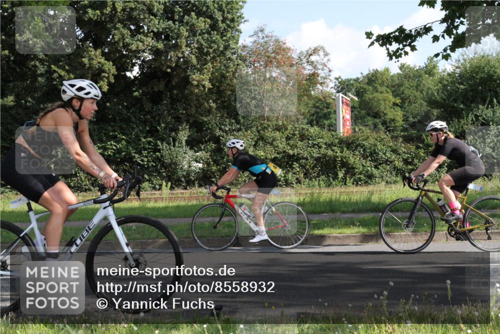 10.08.2025 - GEWOBA Citytriathlon Bremen Yannick Fuchs http://msf.ph/oto/8558932 10.08.2025 10:35:37 Radfahren 83, 109, 137, 356, 392, 418, 454, 466, 480 meine-sportfotos.de
