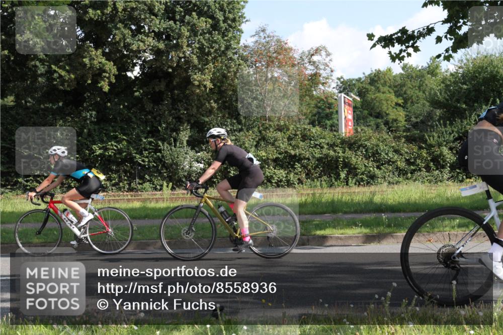10.08.2025 - GEWOBA Citytriathlon Bremen Yannick Fuchs http://msf.ph/oto/8558936 10.08.2025 10:35:37 Radfahren 83, 109, 137, 356, 392, 418, 454, 466, 480 meine-sportfotos.de