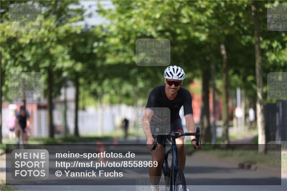 10.08.2025 - GEWOBA Citytriathlon Bremen Yannick Fuchs http://msf.ph/oto/8558969 10.08.2025 12:36:12 Radfahren 567, 582, 636, 639, 759 meine-sportfotos.de