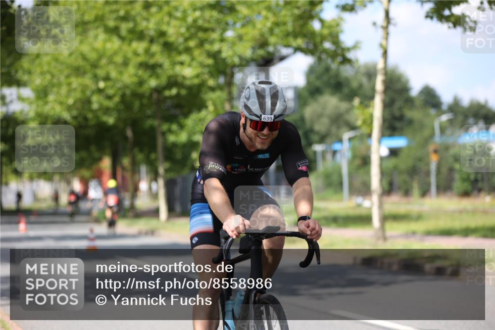 10.08.2025 - GEWOBA Citytriathlon Bremen Yannick Fuchs http://msf.ph/oto/8558986 10.08.2025 12:36:21 Radfahren 565, 582, 599, 636, 639, 759, 766, 790, 794, 872 meine-sportfotos.de