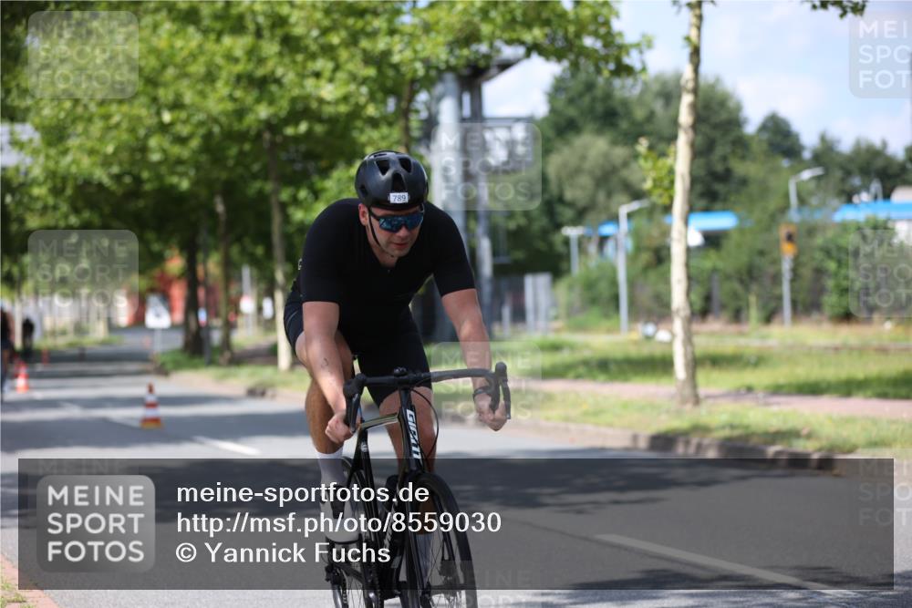 10.08.2025 - GEWOBA Citytriathlon Bremen Yannick Fuchs http://msf.ph/oto/8559030 10.08.2025 12:36:36 Radfahren 565, 570, 599, 639, 701, 750, 765, 766, 781, 789, 790, 794, 872, 1025, 1029, 1032 meine-sportfotos.de