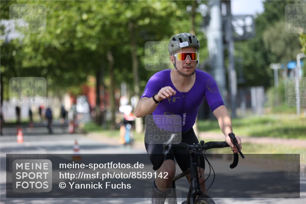 10.08.2025 - GEWOBA Citytriathlon Bremen Yannick Fuchs http://msf.ph/oto/8559142 10.08.2025 12:38:07 Radfahren 618, 671, 761, 764, 782, 784, 825, 844, 853, 1018 meine-sportfotos.de