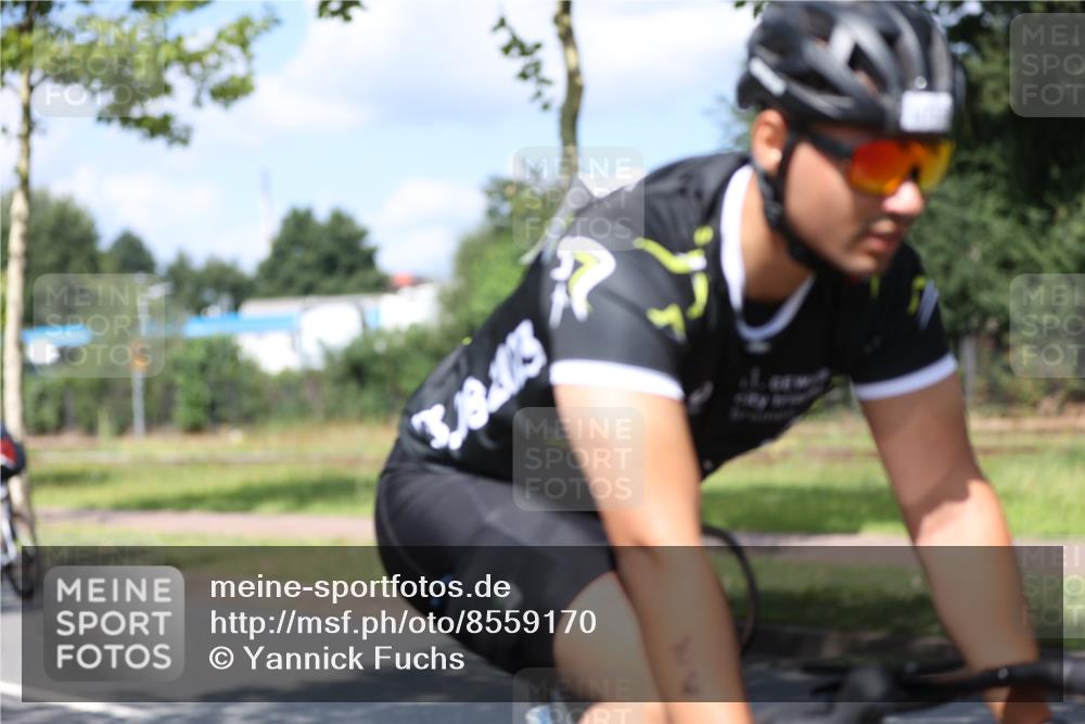 10.08.2025 - GEWOBA Citytriathlon Bremen Yannick Fuchs http://msf.ph/oto/8559170 10.08.2025 12:38:14 Radfahren 557, 671, 761, 764, 782, 784, 825, 844, 853, 1018 meine-sportfotos.de