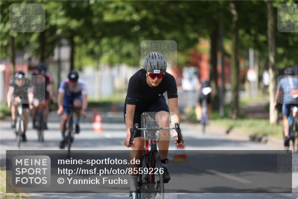 10.08.2025 - GEWOBA Citytriathlon Bremen Yannick Fuchs http://msf.ph/oto/8559226 10.08.2025 12:38:48 Radfahren 555, 634, 662, 720, 740, 762, 772, 797, 892, 940, 978, 1019 meine-sportfotos.de