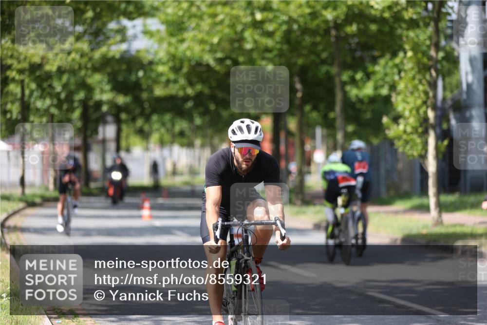10.08.2025 - GEWOBA Citytriathlon Bremen Yannick Fuchs http://msf.ph/oto/8559321 10.08.2025 12:39:19 Radfahren 696, 709, 729, 758, 869, 900, 1006 meine-sportfotos.de