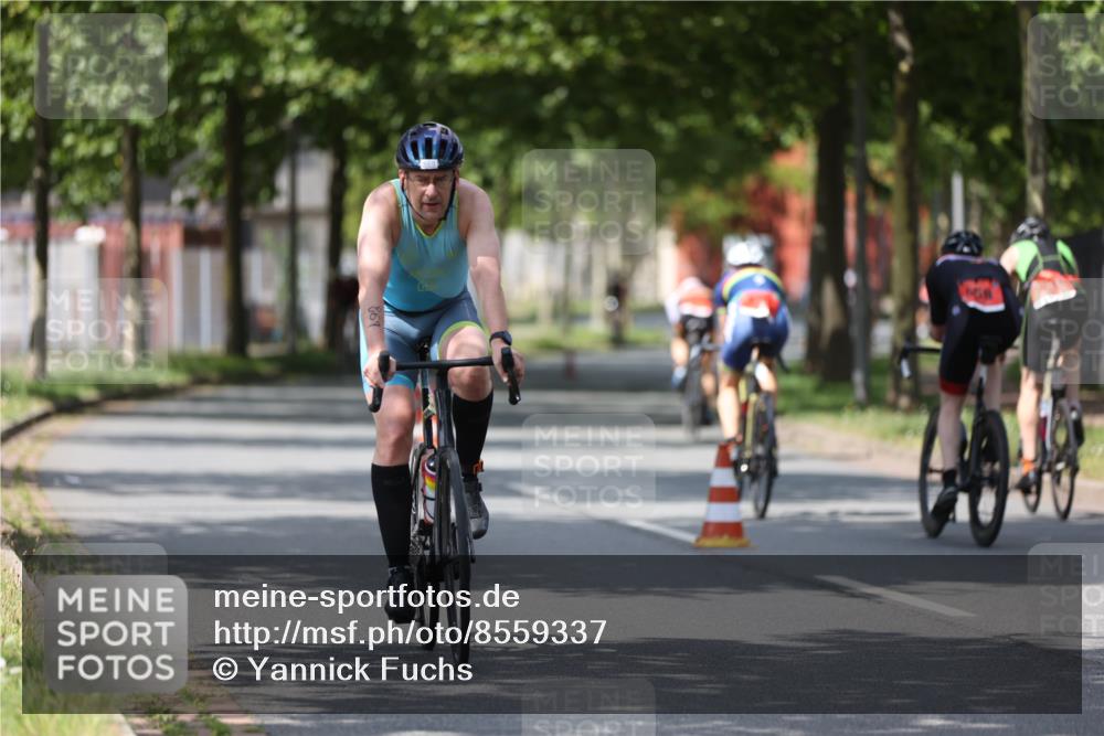 10.08.2025 - GEWOBA Citytriathlon Bremen Yannick Fuchs http://msf.ph/oto/8559337 10.08.2025 12:39:27 Radfahren 572, 709, 729, 758, 795, 869, 1006 meine-sportfotos.de