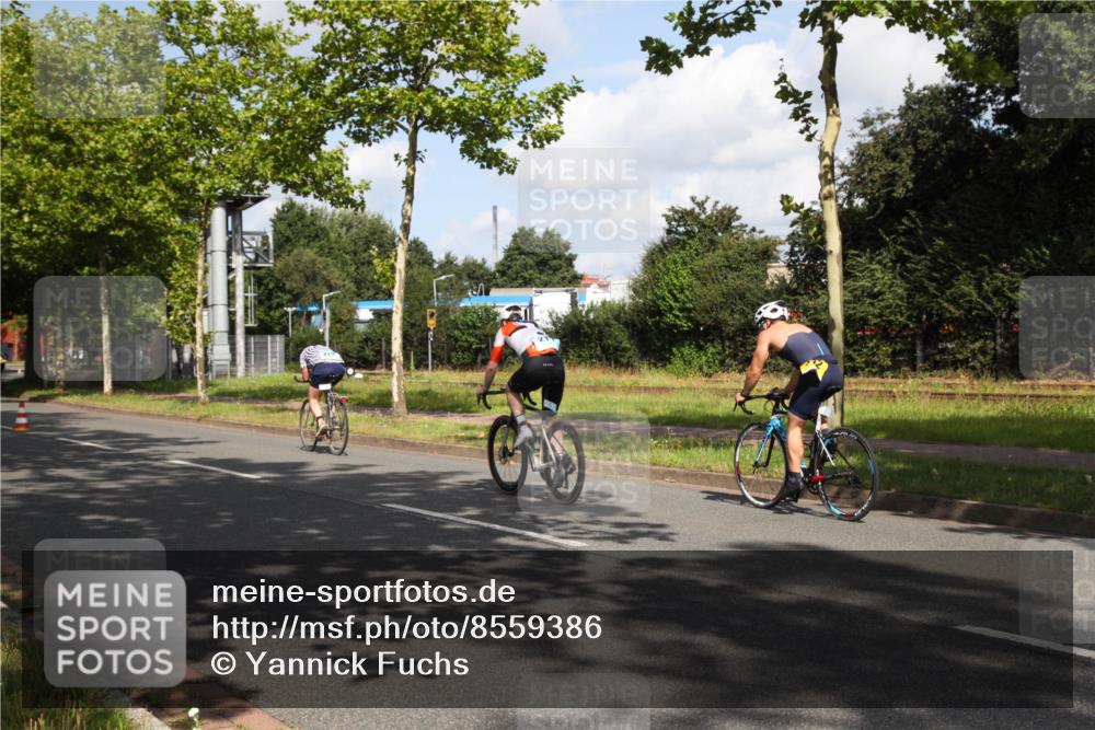 10.08.2025 - GEWOBA Citytriathlon Bremen Yannick Fuchs http://msf.ph/oto/8559386 10.08.2025 10:54:30 Radfahren 75, 123, 153, 356, 427, 456, 492, 500 meine-sportfotos.de