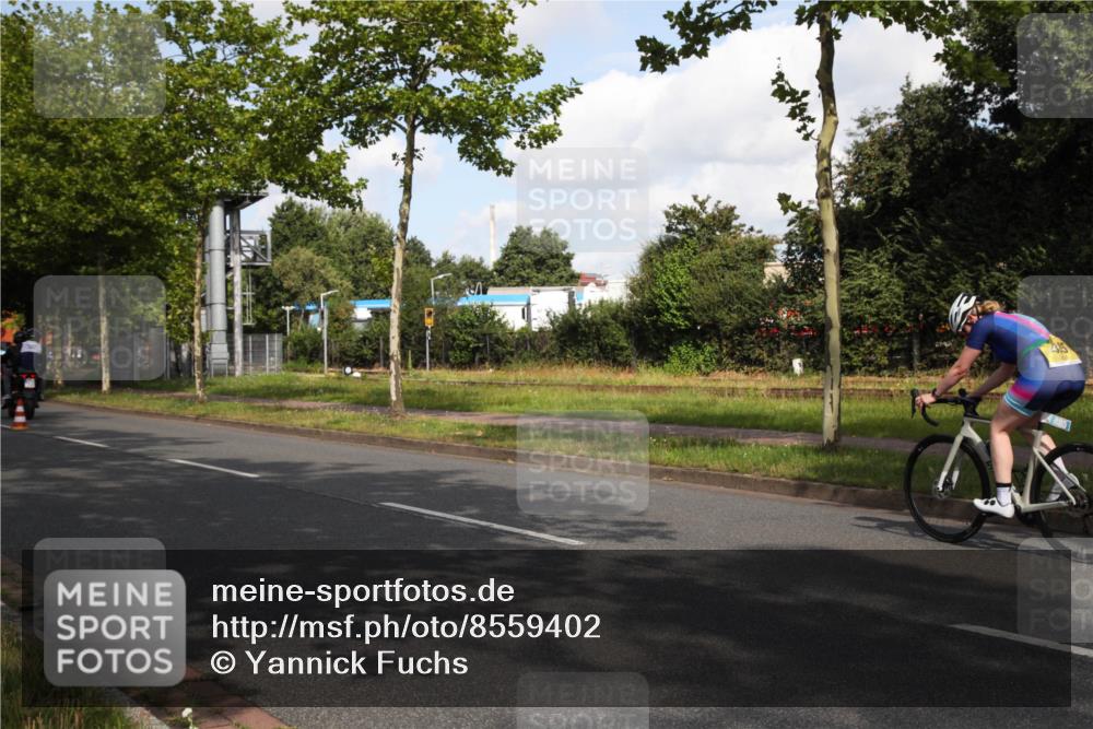 10.08.2025 - GEWOBA Citytriathlon Bremen Yannick Fuchs http://msf.ph/oto/8559402 10.08.2025 10:55:04 Radfahren 33, 163, 373, 378, 418, 452 meine-sportfotos.de