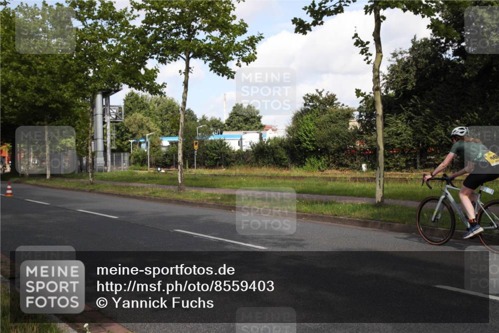 10.08.2025 - GEWOBA Citytriathlon Bremen Yannick Fuchs http://msf.ph/oto/8559403 10.08.2025 10:55:10 Radfahren 19, 33, 163, 211, 219, 397, 418 meine-sportfotos.de