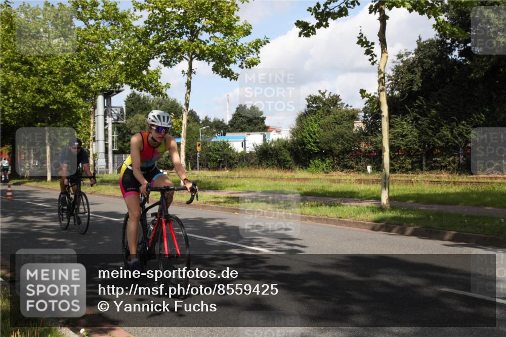 10.08.2025 - GEWOBA Citytriathlon Bremen Yannick Fuchs http://msf.ph/oto/8559425 10.08.2025 10:55:52 Radfahren 93, 117, 119, 207, 480, 485 meine-sportfotos.de